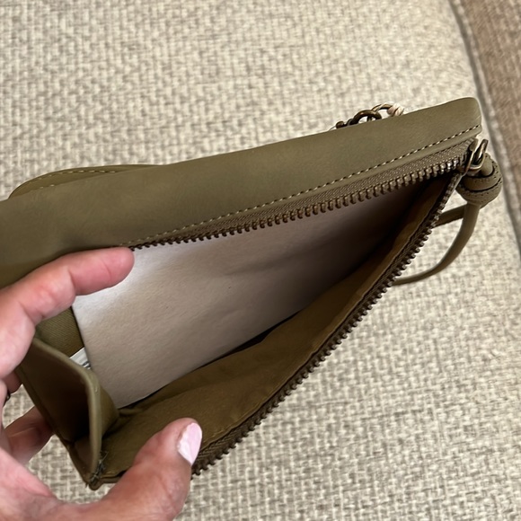 NWT Universal Thread Crossbody Wristlet - Picture 6 of 7